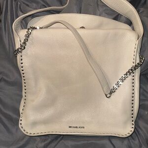 Michael Kors White Shoulder Bag with Chain Detail